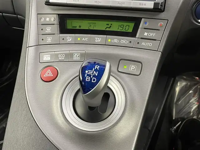 トヨタ プリウス G 埼玉県 2014(平26)年 7万km ホワイトパールクリスタルシャイン 純正８型ナビ　Ｂｌｕｅｔｏｏｔｈ　フルセグＴＶ　バックカメラ　クルーズコントロール　パワーシート　ハーフレザーシート　オートライト HIDヘッドライト 純正15インチアルミホイール ETC