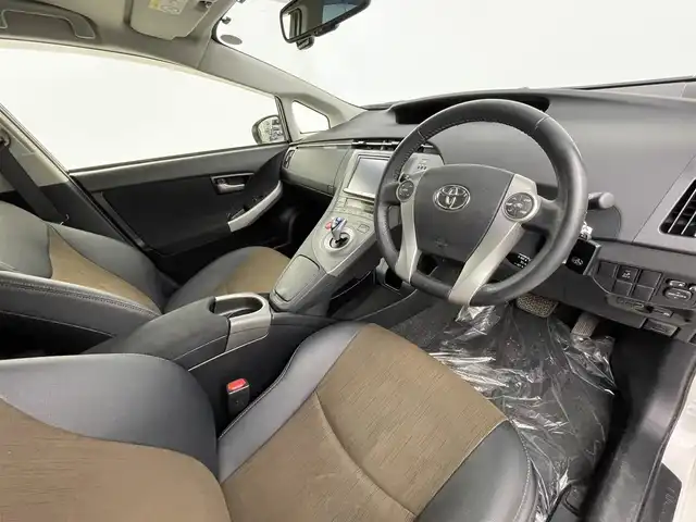 トヨタ プリウス G 埼玉県 2014(平26)年 7万km ホワイトパールクリスタルシャイン 純正８型ナビ　Ｂｌｕｅｔｏｏｔｈ　フルセグＴＶ　バックカメラ　クルーズコントロール　パワーシート　ハーフレザーシート　オートライト HIDヘッドライト 純正15インチアルミホイール ETC