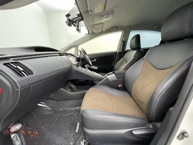 トヨタ プリウス G 埼玉県 2014(平26)年 7万km ホワイトパールクリスタルシャイン 純正８型ナビ　Ｂｌｕｅｔｏｏｔｈ　フルセグＴＶ　バックカメラ　クルーズコントロール　パワーシート　ハーフレザーシート　オートライト HIDヘッドライト 純正15インチアルミホイール ETC
