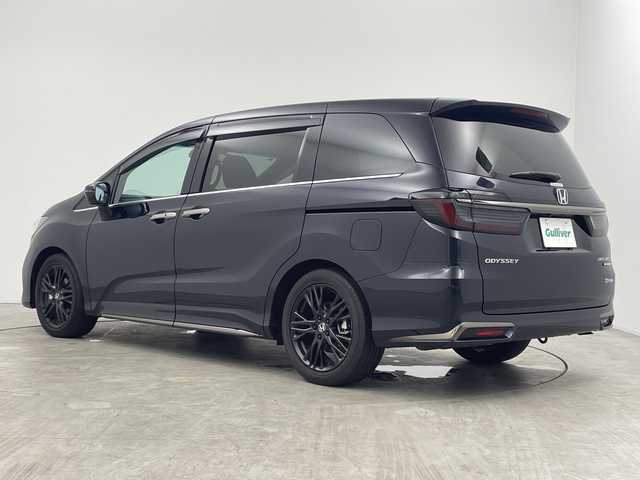 ホンダ オデッセイ ハイブリッド e:HEVアブソルート EXブラックED 三重県 2023(令5)年 0.5万km プレミアムヴィーナスブラックP Gathers11.4インチホンダコネクトナビ（LXM-247VFLi）/・フルセグ・CD・DVD・Bluetooth・SD・USB・HDMI/マルチビューカメラシステム/フリップダウンモニター/オットマン/ホンダセンシング/・衝突軽減ブレーキ/・アダプティブクルーズコントロール/・オートハイビーム/・ブラインドスポットインフォメーション/・車線維持支援システム/・踏み間違い衝突軽減システム/両側パワースライドドア/パワーバックドア/ハンズフリーアクセスパワーテールゲート/1列目・2列目シートヒーター/本革シート/トリプルゾーンコントロール・フルオートエアコンディショナー/ワイヤレス充電器/ビルトインETC/前後ドライブレコーダー/電子制御パーキングブレーキ