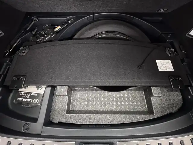 レクサス ＮＸ 300h Iパッケージ 三重県 2020(令2)年 3.2万km グラファイトブラックガラスフレーク ハイブリッド/FF/MTモード付フロアCVT/純正 10.3インチナビ/（AM/FM/CD/DVD/Blu-ray/SDREC/SD/USB/iPod/Bluetooth/Miracast/AUX/TV）/パノラミックビューモニター（シースルービュー機能付）*/ドライブレコーダー 前方/ETC2.0/LEXUS Safety Sytem＋/●プリクラッシュセーフティ/●レーンディパーチャーアラート/●アダプティブハイビームシステム*/●レーダークルコン（全車速追従機能付）/・パーキングサポートブレーキ（静止物）*/・ブラインドスポットモニター＆リヤクロストラフィックアラート*/・先行車発進告知機能/など/装備/・3眼フルLEDヘッドランプ*/・L-tex（合皮）シート：『ダークローズ』色/・オーナメントパネル：『ダークフィルム』/・パワーバックドア/・シートヒーター（D/N）/・ステアリングヒーター/・パワーシート（D8way：ポジションメモリー＆ランバーサポート付/N8way）/・電子パーキングブレーキ＆ブレーキホールド/・雨滴感応式フロントワイパー/・パドルシフト/・オートライト/・純正17inAW/・スマートキーx1/・保/取/ナビ取/など/*…メーカーOP