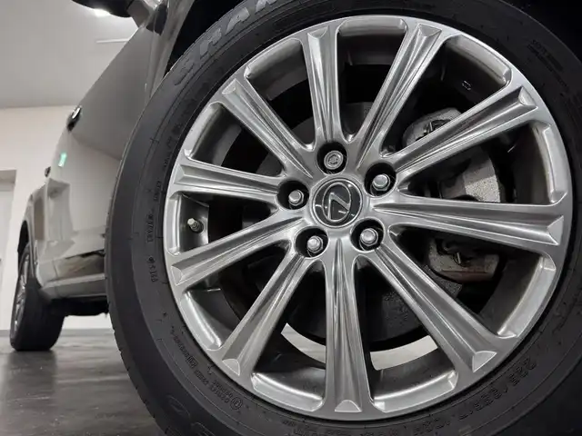 レクサス ＮＸ 300h Iパッケージ 三重県 2020(令2)年 3.2万km グラファイトブラックガラスフレーク ハイブリッド/FF/MTモード付フロアCVT/純正 10.3インチナビ/（AM/FM/CD/DVD/Blu-ray/SDREC/SD/USB/iPod/Bluetooth/Miracast/AUX/TV）/パノラミックビューモニター（シースルービュー機能付）*/ドライブレコーダー 前方/ETC2.0/LEXUS Safety Sytem＋/●プリクラッシュセーフティ/●レーンディパーチャーアラート/●アダプティブハイビームシステム*/●レーダークルコン（全車速追従機能付）/・パーキングサポートブレーキ（静止物）*/・ブラインドスポットモニター＆リヤクロストラフィックアラート*/・先行車発進告知機能/など/装備/・3眼フルLEDヘッドランプ*/・L-tex（合皮）シート：『ダークローズ』色/・オーナメントパネル：『ダークフィルム』/・パワーバックドア/・シートヒーター（D/N）/・ステアリングヒーター/・パワーシート（D8way：ポジションメモリー＆ランバーサポート付/N8way）/・電子パーキングブレーキ＆ブレーキホールド/・雨滴感応式フロントワイパー/・パドルシフト/・オートライト/・純正17inAW/・スマートキーx1/・保/取/ナビ取/など/*…メーカーOP