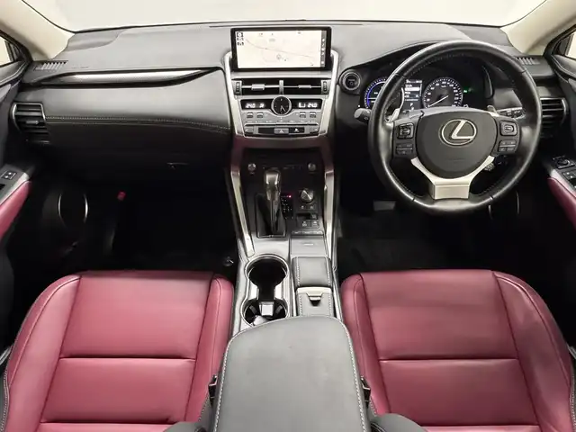 レクサス ＮＸ 300h Iパッケージ 三重県 2020(令2)年 3.2万km グラファイトブラックガラスフレーク ハイブリッド/FF/MTモード付フロアCVT/純正 10.3インチナビ/（AM/FM/CD/DVD/Blu-ray/SDREC/SD/USB/iPod/Bluetooth/Miracast/AUX/TV）/パノラミックビューモニター（シースルービュー機能付）*/ドライブレコーダー 前方/ETC2.0/LEXUS Safety Sytem＋/●プリクラッシュセーフティ/●レーンディパーチャーアラート/●アダプティブハイビームシステム*/●レーダークルコン（全車速追従機能付）/・パーキングサポートブレーキ（静止物）*/・ブラインドスポットモニター＆リヤクロストラフィックアラート*/・先行車発進告知機能/など/装備/・3眼フルLEDヘッドランプ*/・L-tex（合皮）シート：『ダークローズ』色/・オーナメントパネル：『ダークフィルム』/・パワーバックドア/・シートヒーター（D/N）/・ステアリングヒーター/・パワーシート（D8way：ポジションメモリー＆ランバーサポート付/N8way）/・電子パーキングブレーキ＆ブレーキホールド/・雨滴感応式フロントワイパー/・パドルシフト/・オートライト/・純正17inAW/・スマートキーx1/・保/取/ナビ取/など/*…メーカーOP
