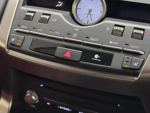 レクサス ＮＸ 300h Iパッケージ 三重県 2020(令2)年 3.2万km グラファイトブラックガラスフレーク ハイブリッド/FF/MTモード付フロアCVT/純正 10.3インチナビ/（AM/FM/CD/DVD/Blu-ray/SDREC/SD/USB/iPod/Bluetooth/Miracast/AUX/TV）/パノラミックビューモニター（シースルービュー機能付）*/ドライブレコーダー 前方/ETC2.0/LEXUS Safety Sytem＋/●プリクラッシュセーフティ/●レーンディパーチャーアラート/●アダプティブハイビームシステム*/●レーダークルコン（全車速追従機能付）/・パーキングサポートブレーキ（静止物）*/・ブラインドスポットモニター＆リヤクロストラフィックアラート*/・先行車発進告知機能/など/装備/・3眼フルLEDヘッドランプ*/・L-tex（合皮）シート：『ダークローズ』色/・オーナメントパネル：『ダークフィルム』/・パワーバックドア/・シートヒーター（D/N）/・ステアリングヒーター/・パワーシート（D8way：ポジションメモリー＆ランバーサポート付/N8way）/・電子パーキングブレーキ＆ブレーキホールド/・雨滴感応式フロントワイパー/・パドルシフト/・オートライト/・純正17inAW/・スマートキーx1/・保/取/ナビ取/など/*…メーカーOP