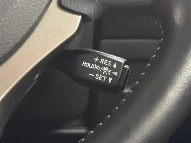 レクサス ＮＸ 300h Iパッケージ 三重県 2020(令2)年 3.2万km グラファイトブラックガラスフレーク ハイブリッド/FF/MTモード付フロアCVT/純正 10.3インチナビ/（AM/FM/CD/DVD/Blu-ray/SDREC/SD/USB/iPod/Bluetooth/Miracast/AUX/TV）/パノラミックビューモニター（シースルービュー機能付）*/ドライブレコーダー 前方/ETC2.0/LEXUS Safety Sytem＋/●プリクラッシュセーフティ/●レーンディパーチャーアラート/●アダプティブハイビームシステム*/●レーダークルコン（全車速追従機能付）/・パーキングサポートブレーキ（静止物）*/・ブラインドスポットモニター＆リヤクロストラフィックアラート*/・先行車発進告知機能/など/装備/・3眼フルLEDヘッドランプ*/・L-tex（合皮）シート：『ダークローズ』色/・オーナメントパネル：『ダークフィルム』/・パワーバックドア/・シートヒーター（D/N）/・ステアリングヒーター/・パワーシート（D8way：ポジションメモリー＆ランバーサポート付/N8way）/・電子パーキングブレーキ＆ブレーキホールド/・雨滴感応式フロントワイパー/・パドルシフト/・オートライト/・純正17inAW/・スマートキーx1/・保/取/ナビ取/など/*…メーカーOP