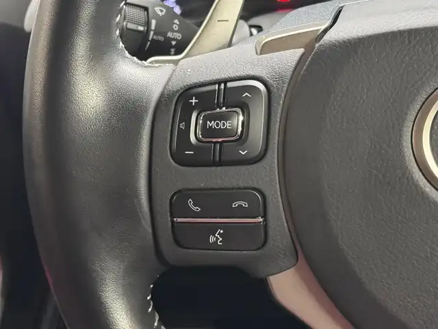 レクサス ＮＸ 300h Iパッケージ 三重県 2020(令2)年 3.2万km グラファイトブラックガラスフレーク ハイブリッド/FF/MTモード付フロアCVT/純正 10.3インチナビ/（AM/FM/CD/DVD/Blu-ray/SDREC/SD/USB/iPod/Bluetooth/Miracast/AUX/TV）/パノラミックビューモニター（シースルービュー機能付）*/ドライブレコーダー 前方/ETC2.0/LEXUS Safety Sytem＋/●プリクラッシュセーフティ/●レーンディパーチャーアラート/●アダプティブハイビームシステム*/●レーダークルコン（全車速追従機能付）/・パーキングサポートブレーキ（静止物）*/・ブラインドスポットモニター＆リヤクロストラフィックアラート*/・先行車発進告知機能/など/装備/・3眼フルLEDヘッドランプ*/・L-tex（合皮）シート：『ダークローズ』色/・オーナメントパネル：『ダークフィルム』/・パワーバックドア/・シートヒーター（D/N）/・ステアリングヒーター/・パワーシート（D8way：ポジションメモリー＆ランバーサポート付/N8way）/・電子パーキングブレーキ＆ブレーキホールド/・雨滴感応式フロントワイパー/・パドルシフト/・オートライト/・純正17inAW/・スマートキーx1/・保/取/ナビ取/など/*…メーカーOP