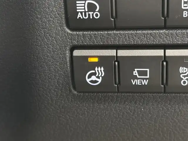 レクサス ＮＸ 300h Iパッケージ 三重県 2020(令2)年 3.2万km グラファイトブラックガラスフレーク ハイブリッド/FF/MTモード付フロアCVT/純正 10.3インチナビ/（AM/FM/CD/DVD/Blu-ray/SDREC/SD/USB/iPod/Bluetooth/Miracast/AUX/TV）/パノラミックビューモニター（シースルービュー機能付）*/ドライブレコーダー 前方/ETC2.0/LEXUS Safety Sytem＋/●プリクラッシュセーフティ/●レーンディパーチャーアラート/●アダプティブハイビームシステム*/●レーダークルコン（全車速追従機能付）/・パーキングサポートブレーキ（静止物）*/・ブラインドスポットモニター＆リヤクロストラフィックアラート*/・先行車発進告知機能/など/装備/・3眼フルLEDヘッドランプ*/・L-tex（合皮）シート：『ダークローズ』色/・オーナメントパネル：『ダークフィルム』/・パワーバックドア/・シートヒーター（D/N）/・ステアリングヒーター/・パワーシート（D8way：ポジションメモリー＆ランバーサポート付/N8way）/・電子パーキングブレーキ＆ブレーキホールド/・雨滴感応式フロントワイパー/・パドルシフト/・オートライト/・純正17inAW/・スマートキーx1/・保/取/ナビ取/など/*…メーカーOP