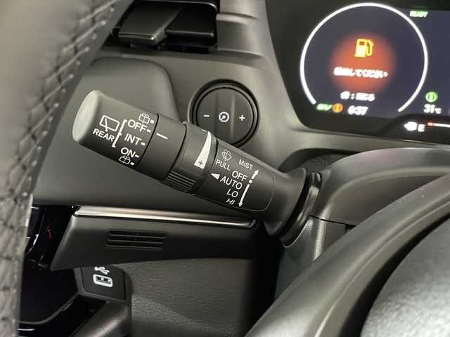 ホンダ ヴェゼル ハイブリッド e:HEV Z 福岡県 2025(令7)年 0.1万km未満 プラチナホワイトパール 純正9インチナビ（フルセグ・BT）/・バックカメラ/・レーダークルーズコントロール/・レーンキープアシスト/・衝突軽減ブレーキ/・路外逸脱抑制機能/・先行車発進お知らせ機能/・標識認識機能/・オートハイビーム/・パーキングセンサーシステム/・誤発進抑制機能/・後方誤発進抑制機能/・トラフィックジャムアシスト/・ハーフレザー/・シートヒーター/・ステアリングヒーター/・ワイヤレス充電/・パワーバックドア/・パドルシフト/・LEDオートライト/・ビルトインETC