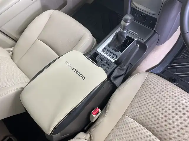 トヨタ ランドクルーザー プラド TX Lパッケージ マットブラED 新潟県 2023(令5)年 1万km 黒 4WD/社外ナビ/Bluetooth/フルセグTV/ETC/前方ドライブレコーダー/純正フロアマット/バックモニター/トヨタセーフティセンス/アダプティブクルーズコントロール/衝突被害軽減装置/サンルーフ/前席パワーシート/前席シートヒーター/前席エアシート/ルーフレール/3列シート/純正18インチAW/横滑り防止装置/盗難防止装置/前後コーナーセンサー/純正LEDヘッドライト/オートライト/オートマチックハイビーム