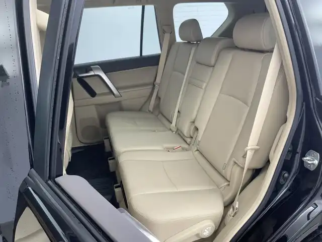 トヨタ ランドクルーザー プラド TX Lパッケージ マットブラED 新潟県 2023(令5)年 1万km 黒 4WD/社外ナビ/Bluetooth/フルセグTV/ETC/前方ドライブレコーダー/純正フロアマット/バックモニター/トヨタセーフティセンス/アダプティブクルーズコントロール/衝突被害軽減装置/サンルーフ/前席パワーシート/前席シートヒーター/前席エアシート/ルーフレール/3列シート/純正18インチAW/横滑り防止装置/盗難防止装置/前後コーナーセンサー/純正LEDヘッドライト/オートライト/オートマチックハイビーム