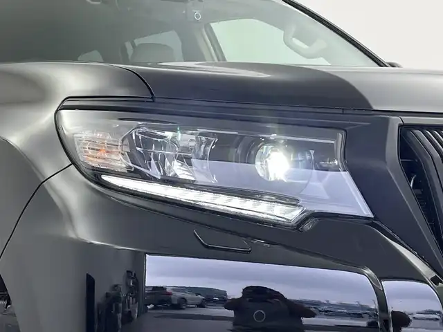 トヨタ ランドクルーザー プラド TX Lパッケージ マットブラED 新潟県 2023(令5)年 1万km 黒 4WD/社外ナビ/Bluetooth/フルセグTV/ETC/前方ドライブレコーダー/純正フロアマット/バックモニター/トヨタセーフティセンス/アダプティブクルーズコントロール/衝突被害軽減装置/サンルーフ/前席パワーシート/前席シートヒーター/前席エアシート/ルーフレール/3列シート/純正18インチAW/横滑り防止装置/盗難防止装置/前後コーナーセンサー/純正LEDヘッドライト/オートライト/オートマチックハイビーム