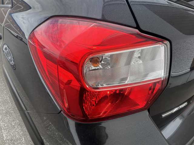 スバル インプレッサ ＸＶ 2．0i 秋田県 2014(平26)年 1.8万km ダークグレーメタリック ４WD/LEDヘッドライト/社外オーディオ（AM/FM/CD）/純正アルミ/リモコンキー/アイドリングストップ/クルーズコントロール/ステアリングスイッチ/MTモード付AT/ETC/パドルシフト/純正フロアマット/純正ドアバイザー/オートライト/オートエアコン/パワーステアリング/パワーウィンドウ/レベライザー/横滑り防止/電動格納ウィンカーミラー/保証書/取扱説明書/記録簿