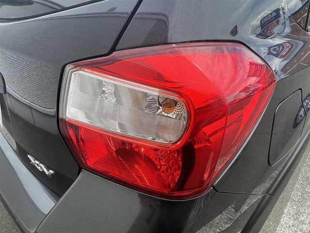 スバル インプレッサ ＸＶ 2．0i 秋田県 2014(平26)年 1.8万km ダークグレーメタリック ４WD/LEDヘッドライト/社外オーディオ（AM/FM/CD）/純正アルミ/リモコンキー/アイドリングストップ/クルーズコントロール/ステアリングスイッチ/MTモード付AT/ETC/パドルシフト/純正フロアマット/純正ドアバイザー/オートライト/オートエアコン/パワーステアリング/パワーウィンドウ/レベライザー/横滑り防止/電動格納ウィンカーミラー/保証書/取扱説明書/記録簿