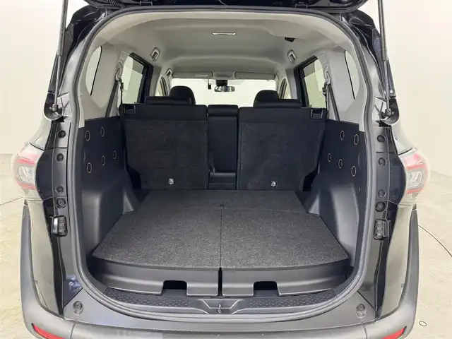 トヨタ シエンタ ファンベースG 福岡県 2019(令1)年 4.7万km ブラックマイカ 純正９型ナビ（フルセグＴＶ）　/バックカメラ　/ビルトインＥＴＣ　/純正前方ドライブレコーダー　/コーナーセンサー　/衝突被害軽減ブレーキ　/レーンキープ　/アクセル踏み間違い防止　/両側電動スライドドア　/純正１５インチＡＷ　/ＬＥＤヘッドライト