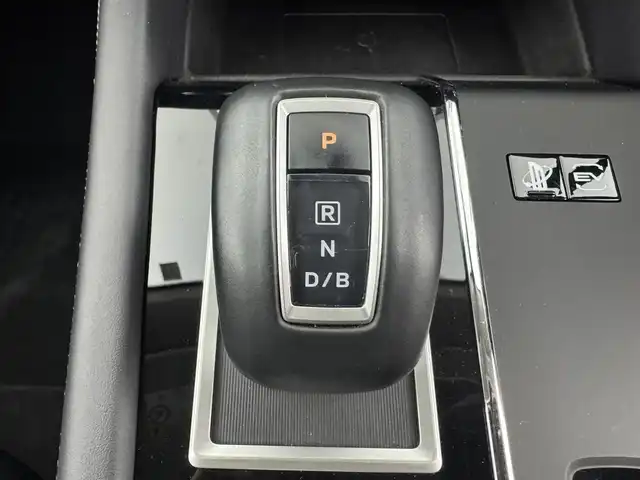 三菱 アウトランダー ＰＨＥＶ G 愛知県 2022(令4)年 3.8万km ホワイトダイヤモンド ４WD/サンルーフ/ＲＡＬＬＩＡＲＴアクセサリー/・フロントスキッドガーニッシュ/・サイドアンダーガーニッシュ/・リヤバンパーガーニッシュ/・テールゲートスポイラー/・サイドデカール/AC100V /純正ナビ/・Bluetooth/・フルセグTV/全方位カメラ/ハーフレザーシート/前席シートヒーター/ステアリングヒーター/D席パワーシート/電動リアゲート/衝突軽減システム/ブラインドスポットモニター/レーンアシスト/パワーモード/エコモード/ターマックモード/グラベルモード/スノーモード/マッドモード/純正20インチAW/純正LEDヘッドライト