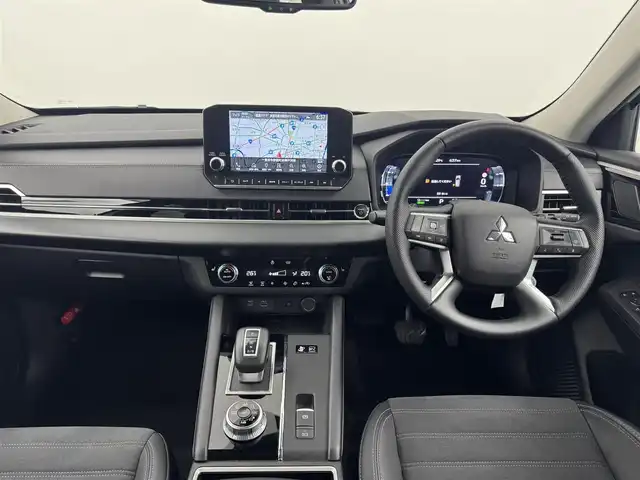 三菱 アウトランダー ＰＨＥＶ G 愛知県 2022(令4)年 3.8万km ホワイトダイヤモンド ４WD/サンルーフ/ＲＡＬＬＩＡＲＴアクセサリー/・フロントスキッドガーニッシュ/・サイドアンダーガーニッシュ/・リヤバンパーガーニッシュ/・テールゲートスポイラー/・サイドデカール/AC100V /純正ナビ/・Bluetooth/・フルセグTV/全方位カメラ/ハーフレザーシート/前席シートヒーター/ステアリングヒーター/D席パワーシート/電動リアゲート/衝突軽減システム/ブラインドスポットモニター/レーンアシスト/パワーモード/エコモード/ターマックモード/グラベルモード/スノーモード/マッドモード/純正20インチAW/純正LEDヘッドライト