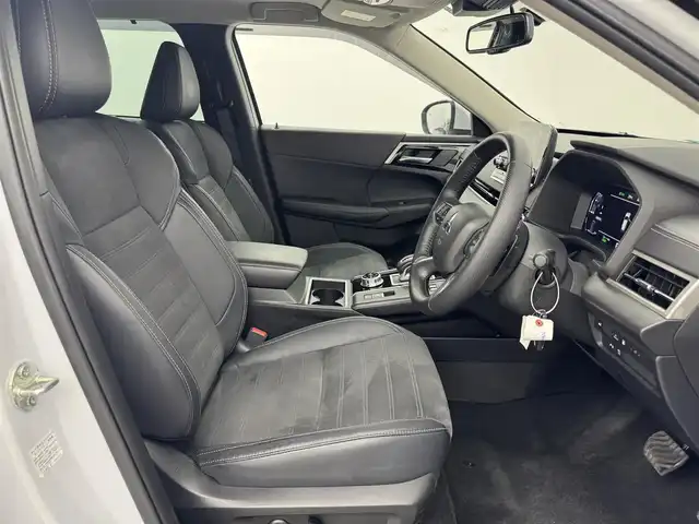 三菱 アウトランダー ＰＨＥＶ G 愛知県 2022(令4)年 3.8万km ホワイトダイヤモンド ４WD/サンルーフ/ＲＡＬＬＩＡＲＴアクセサリー/・フロントスキッドガーニッシュ/・サイドアンダーガーニッシュ/・リヤバンパーガーニッシュ/・テールゲートスポイラー/・サイドデカール/AC100V /純正ナビ/・Bluetooth/・フルセグTV/全方位カメラ/ハーフレザーシート/前席シートヒーター/ステアリングヒーター/D席パワーシート/電動リアゲート/衝突軽減システム/ブラインドスポットモニター/レーンアシスト/パワーモード/エコモード/ターマックモード/グラベルモード/スノーモード/マッドモード/純正20インチAW/純正LEDヘッドライト