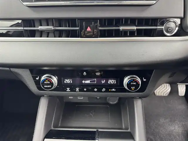 三菱 アウトランダー ＰＨＥＶ G 愛知県 2022(令4)年 3.8万km ホワイトダイヤモンド ４WD/サンルーフ/ＲＡＬＬＩＡＲＴアクセサリー/・フロントスキッドガーニッシュ/・サイドアンダーガーニッシュ/・リヤバンパーガーニッシュ/・テールゲートスポイラー/・サイドデカール/AC100V /純正ナビ/・Bluetooth/・フルセグTV/全方位カメラ/ハーフレザーシート/前席シートヒーター/ステアリングヒーター/D席パワーシート/電動リアゲート/衝突軽減システム/ブラインドスポットモニター/レーンアシスト/パワーモード/エコモード/ターマックモード/グラベルモード/スノーモード/マッドモード/純正20インチAW/純正LEDヘッドライト