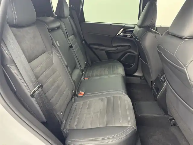 三菱 アウトランダー ＰＨＥＶ G 愛知県 2022(令4)年 3.8万km ホワイトダイヤモンド ４WD/サンルーフ/ＲＡＬＬＩＡＲＴアクセサリー/・フロントスキッドガーニッシュ/・サイドアンダーガーニッシュ/・リヤバンパーガーニッシュ/・テールゲートスポイラー/・サイドデカール/AC100V /純正ナビ/・Bluetooth/・フルセグTV/全方位カメラ/ハーフレザーシート/前席シートヒーター/ステアリングヒーター/D席パワーシート/電動リアゲート/衝突軽減システム/ブラインドスポットモニター/レーンアシスト/パワーモード/エコモード/ターマックモード/グラベルモード/スノーモード/マッドモード/純正20インチAW/純正LEDヘッドライト