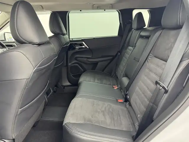 三菱 アウトランダー ＰＨＥＶ G 愛知県 2022(令4)年 3.8万km ホワイトダイヤモンド ４WD/サンルーフ/ＲＡＬＬＩＡＲＴアクセサリー/・フロントスキッドガーニッシュ/・サイドアンダーガーニッシュ/・リヤバンパーガーニッシュ/・テールゲートスポイラー/・サイドデカール/AC100V /純正ナビ/・Bluetooth/・フルセグTV/全方位カメラ/ハーフレザーシート/前席シートヒーター/ステアリングヒーター/D席パワーシート/電動リアゲート/衝突軽減システム/ブラインドスポットモニター/レーンアシスト/パワーモード/エコモード/ターマックモード/グラベルモード/スノーモード/マッドモード/純正20インチAW/純正LEDヘッドライト