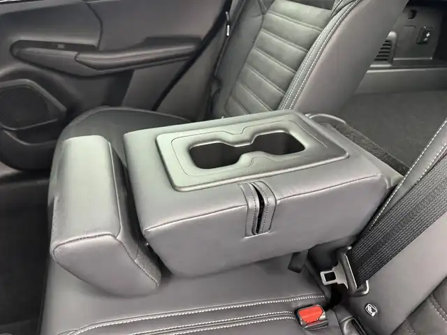 三菱 アウトランダー ＰＨＥＶ G 愛知県 2022(令4)年 3.8万km ホワイトダイヤモンド ４WD/サンルーフ/ＲＡＬＬＩＡＲＴアクセサリー/・フロントスキッドガーニッシュ/・サイドアンダーガーニッシュ/・リヤバンパーガーニッシュ/・テールゲートスポイラー/・サイドデカール/AC100V /純正ナビ/・Bluetooth/・フルセグTV/全方位カメラ/ハーフレザーシート/前席シートヒーター/ステアリングヒーター/D席パワーシート/電動リアゲート/衝突軽減システム/ブラインドスポットモニター/レーンアシスト/パワーモード/エコモード/ターマックモード/グラベルモード/スノーモード/マッドモード/純正20インチAW/純正LEDヘッドライト