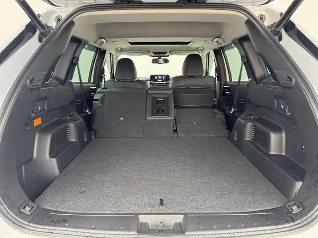 三菱 アウトランダー ＰＨＥＶ G 愛知県 2022(令4)年 3.8万km ホワイトダイヤモンド ４WD/サンルーフ/ＲＡＬＬＩＡＲＴアクセサリー/・フロントスキッドガーニッシュ/・サイドアンダーガーニッシュ/・リヤバンパーガーニッシュ/・テールゲートスポイラー/・サイドデカール/AC100V /純正ナビ/・Bluetooth/・フルセグTV/全方位カメラ/ハーフレザーシート/前席シートヒーター/ステアリングヒーター/D席パワーシート/電動リアゲート/衝突軽減システム/ブラインドスポットモニター/レーンアシスト/パワーモード/エコモード/ターマックモード/グラベルモード/スノーモード/マッドモード/純正20インチAW/純正LEDヘッドライト