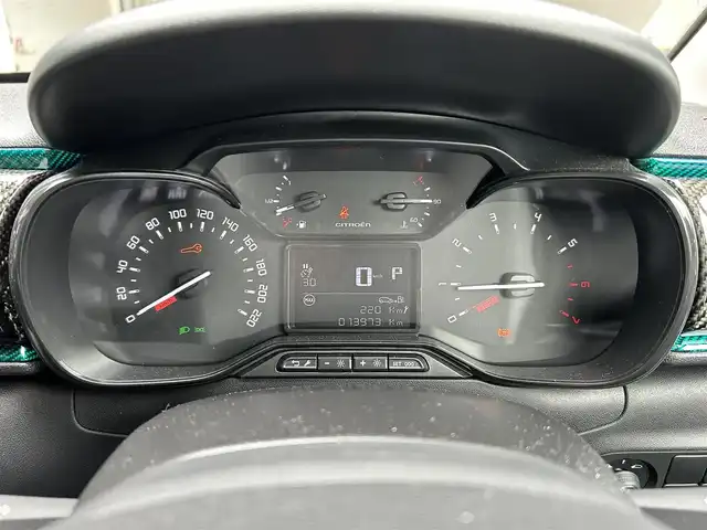 シトロエン シトロエン Ｃ３ フィール 宮崎県 2021(令3)年 1.4万km 青 純正ディスプレイオーディオ/・Bluetooth/・Apple CarPlay/・Android Auto/・AM FM/・USB/社外バックカメラモニター/ETC/リアコーナーセンサー/純正１６インチアルミホイール/トラクションコントロール/クルーズコントロール/・レーンデパーチャーウォーニング/LEDヘッドライト/・オートライト/・オートハイビーム