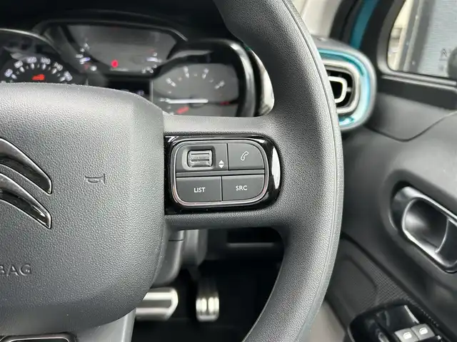 シトロエン シトロエン Ｃ３ フィール 宮崎県 2021(令3)年 1.4万km 青 純正ディスプレイオーディオ/・Bluetooth/・Apple CarPlay/・Android Auto/・AM FM/・USB/社外バックカメラモニター/ETC/リアコーナーセンサー/純正１６インチアルミホイール/トラクションコントロール/クルーズコントロール/・レーンデパーチャーウォーニング/LEDヘッドライト/・オートライト/・オートハイビーム