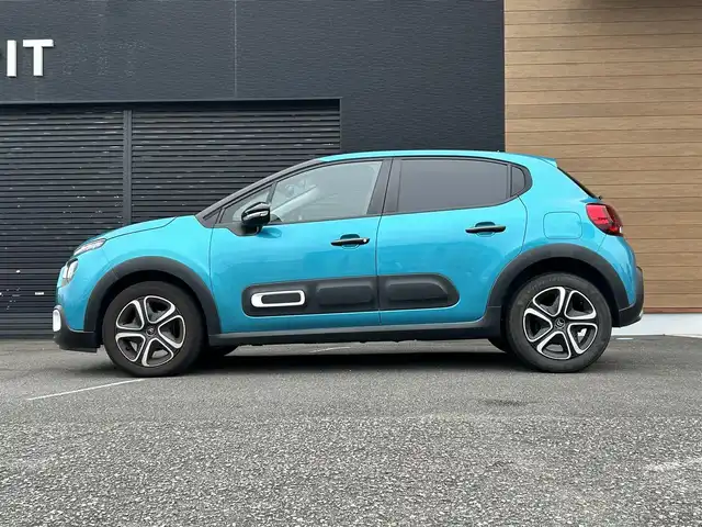 シトロエン シトロエン Ｃ３ フィール 宮崎県 2021(令3)年 1.4万km 青 純正ディスプレイオーディオ/・Bluetooth/・Apple CarPlay/・Android Auto/・AM FM/・USB/社外バックカメラモニター/ETC/リアコーナーセンサー/純正１６インチアルミホイール/トラクションコントロール/クルーズコントロール/・レーンデパーチャーウォーニング/LEDヘッドライト/・オートライト/・オートハイビーム
