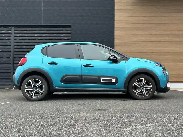 シトロエン シトロエン Ｃ３ フィール 宮崎県 2021(令3)年 1.4万km 青 純正ディスプレイオーディオ/・Bluetooth/・Apple CarPlay/・Android Auto/・AM FM/・USB/社外バックカメラモニター/ETC/リアコーナーセンサー/純正１６インチアルミホイール/トラクションコントロール/クルーズコントロール/・レーンデパーチャーウォーニング/LEDヘッドライト/・オートライト/・オートハイビーム