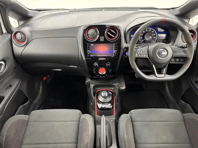 日産 ノート e－パワー ニスモ 福岡県 2019(令1)年 5.3万km ブリリアントホワイトパール 純正ナビ　/バックカメラ　/衝突軽減システム　/レーンアシスト　/コーナーセンサー　/オートライト　/フォグランプ　/ＥＴＣ　/ＬＥＤライト　/純正１６インチアルミホイール　/純正フロアマット　/ＡＢＳ　/プッシュスタート