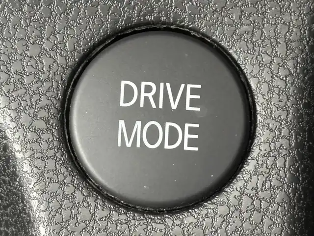 日産 ノート e－パワー ニスモ 福岡県 2019(令1)年 5.3万km ブリリアントホワイトパール 純正ナビ　/バックカメラ　/衝突軽減システム　/レーンアシスト　/コーナーセンサー　/オートライト　/フォグランプ　/ＥＴＣ　/ＬＥＤライト　/純正１６インチアルミホイール　/純正フロアマット　/ＡＢＳ　/プッシュスタート