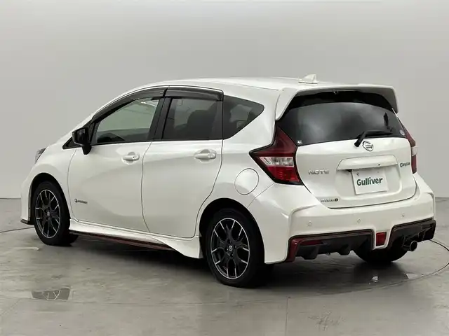 日産 ノート e－パワー ニスモ 福岡県 2019(令1)年 5.3万km ブリリアントホワイトパール 純正ナビ　/バックカメラ　/衝突軽減システム　/レーンアシスト　/コーナーセンサー　/オートライト　/フォグランプ　/ＥＴＣ　/ＬＥＤライト　/純正１６インチアルミホイール　/純正フロアマット　/ＡＢＳ　/プッシュスタート