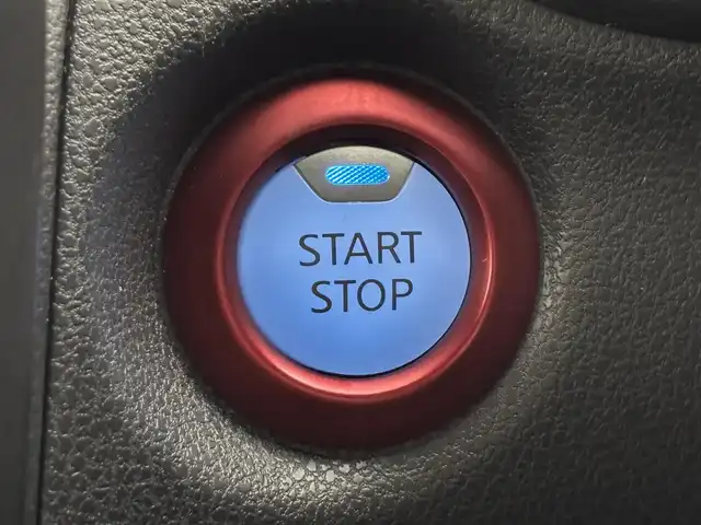 日産 ノート e－パワー ニスモ 福岡県 2019(令1)年 5.3万km ブリリアントホワイトパール 純正ナビ　/バックカメラ　/衝突軽減システム　/レーンアシスト　/コーナーセンサー　/オートライト　/フォグランプ　/ＥＴＣ　/ＬＥＤライト　/純正１６インチアルミホイール　/純正フロアマット　/ＡＢＳ　/プッシュスタート