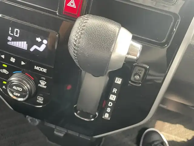トヨタ タンク カスタムG S 千葉県 2017(平29)年 5.2万km パールホワイトⅢ スマートアシスト２/・衝突軽減ブレーキ/レーンキープアシスト/・踏み間違い防止/純正SDナビ(NSZT-W66T)/・フルセグ/BT/CD/バックカメラ/ステアリングスイッチ/ETC/両側パワースライドドア/LEDヘッドライト/オートライト/フォグライト/スマートキー/プッシュスタート/純正フロアマット/純正14インチAW