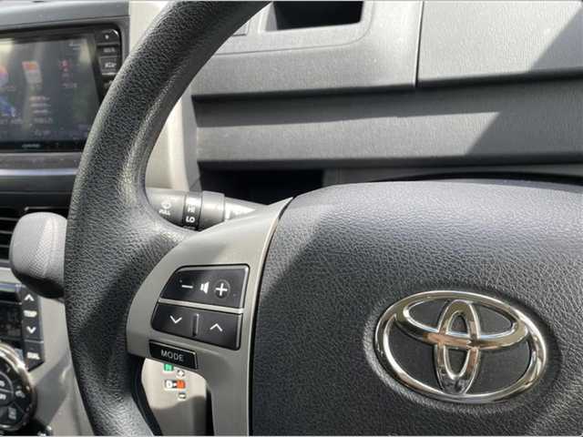 トヨタ ヴォクシー X Lエディション 福岡県 2013(平25)年 10.4万km ブラック (株)IDOMが運営する【じしゃロン八幡西店】の自社ローン専用車両になります。こちらは現金またはオートローンご利用時の価格です。自社ローンご希望の方は別途その旨お申付け下さい/スマートキー/社外メモリナビ/フルセグ/Bluetooth/バックカメラ/フリップダウン モニター/両側パワースライドドア/ウィンカーミラー/オートライト/HID
