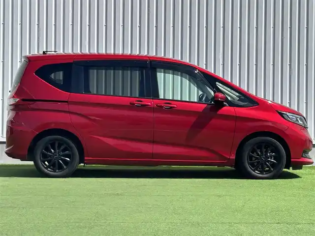 ホンダ フリード G 香川県 2023(令5)年 3.7万km プレミアムクリスタルレッドM 社外９型ナビ　/【CD/DVD/SD/Bluetooth】/地デジ対応TV/バックカメラ/両側電動スライド　/ホンダセンシング　/レーダークルーズコントロール　/ＡＣＣ先行車検知システム　/標識認識機能　/レーンキープアシスト　/社外デジタルインナーミラー　/SDなし/ＬＥＤヘッドライト/オートライト機能/リアロールサンシェード/ウィンカーミラー/ビルトインETC