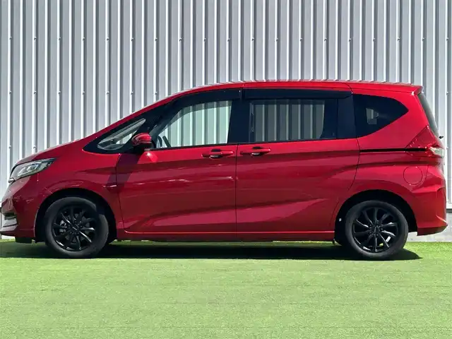 ホンダ フリード G 香川県 2023(令5)年 3.7万km プレミアムクリスタルレッドM 社外９型ナビ　/【CD/DVD/SD/Bluetooth】/地デジ対応TV/バックカメラ/両側電動スライド　/ホンダセンシング　/レーダークルーズコントロール　/ＡＣＣ先行車検知システム　/標識認識機能　/レーンキープアシスト　/社外デジタルインナーミラー　/SDなし/ＬＥＤヘッドライト/オートライト機能/リアロールサンシェード/ウィンカーミラー/ビルトインETC