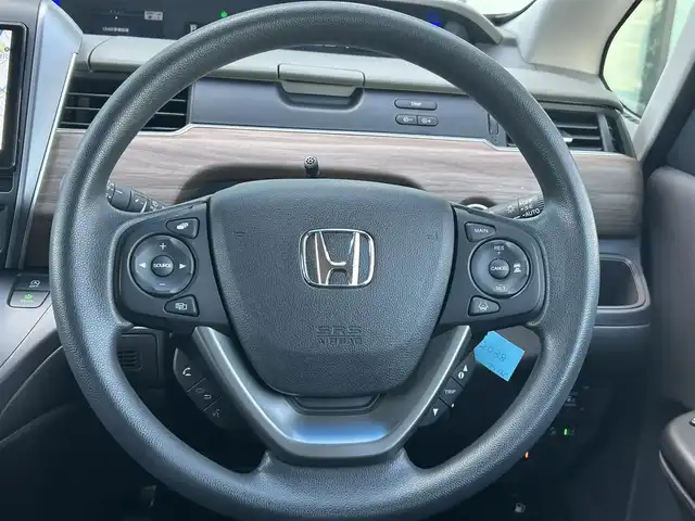 ホンダ フリード G 香川県 2023(令5)年 3.7万km プレミアムクリスタルレッドM 社外９型ナビ　/【CD/DVD/SD/Bluetooth】/地デジ対応TV/バックカメラ/両側電動スライド　/ホンダセンシング　/レーダークルーズコントロール　/ＡＣＣ先行車検知システム　/標識認識機能　/レーンキープアシスト　/社外デジタルインナーミラー　/SDなし/ＬＥＤヘッドライト/オートライト機能/リアロールサンシェード/ウィンカーミラー/ビルトインETC
