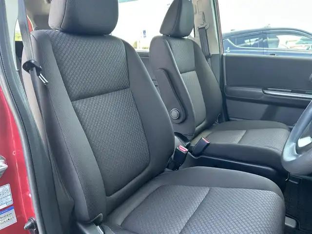 ホンダ フリード G 香川県 2023(令5)年 3.7万km プレミアムクリスタルレッドM 社外９型ナビ　/【CD/DVD/SD/Bluetooth】/地デジ対応TV/バックカメラ/両側電動スライド　/ホンダセンシング　/レーダークルーズコントロール　/ＡＣＣ先行車検知システム　/標識認識機能　/レーンキープアシスト　/社外デジタルインナーミラー　/SDなし/ＬＥＤヘッドライト/オートライト機能/リアロールサンシェード/ウィンカーミラー/ビルトインETC