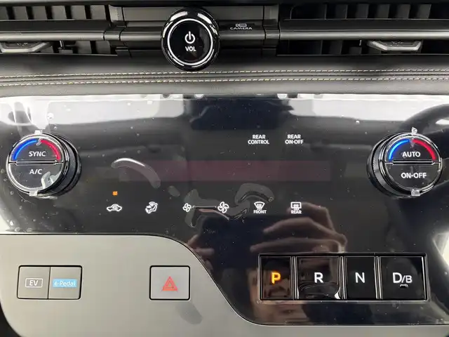 日産 セレナ e－パワー ハイウェイスター V 愛知県 2025(令7)年 0.1千km ブリリアントホワイトパール 登録済未使用車/プロパイロット/１２．３型純正ナビ/ーBT/フルセグTV/AppleCarPlay/AndroidAuto/デジタルインナーミラー/全方位カメラ/ビルトインＥＴＣ２．０/置くだけ充電/両側パワースライドドア/純正16インチアルミ/電子パーキング　/オートホールド/スマートマルチセンターシート/スペアキー/USM挿入口