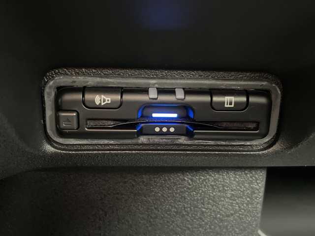 ホンダ Ｎ ＢＯＸ カスタム 愛知県 2023(令5)年 1.2万km プラチナホワイトパール 純正9型ディズプレイオーディオナビ/全方位カメラ/両側パワースライドドア/レーダークルーズコントロール/シートヒーター/バックカメラ/コーナーセンサー/純正アルミホイール/LEDヘッドライト/オートマチックハイビーム/ドライブレコーダー/ETC/衝突軽減システム/フルセグ/CD DVD/Bluetooth/ステアリングスイッチ/スマートキー/プッシュスタート