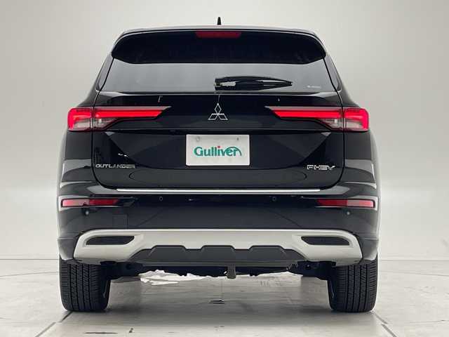 三菱 アウトランダー ＰＨＥＶ P 愛知県 2023(令5)年 1.7万km ブラックダイヤモンド プレミアムサウンドBOSE/エアロパーツ/純正9型ディズプレイオーディオナビ/全方位カメラ/サンルーフ/シートヒーター/バックカメラ/電動リアゲート/パワーシート/ヘッドアップディスプレイ/コーナーセンサー/純正アルミホイール/ルーフレール/ブラインドスポットモニター/LEDヘッドライト/パドルシフト/ステアリングヒーター/リアオートエアコン/レーンキープアシスト/ダウンヒルアシストコントロール/オートマチックハイビーム/ワイヤレス充電機/衝突軽減システム/フルセグ/Bluetooth/ステアリングスイッチ/スマートキー/プッシュスタート