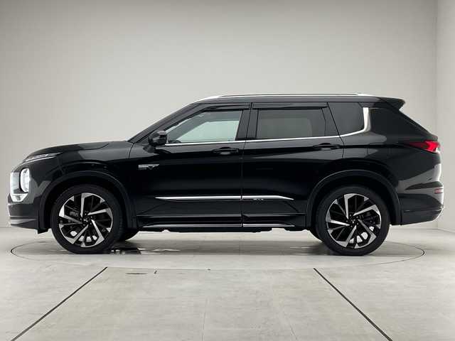 三菱 アウトランダー ＰＨＥＶ P 愛知県 2023(令5)年 1.7万km ブラックダイヤモンド プレミアムサウンドBOSE/エアロパーツ/純正9型ディズプレイオーディオナビ/全方位カメラ/サンルーフ/シートヒーター/バックカメラ/電動リアゲート/パワーシート/ヘッドアップディスプレイ/コーナーセンサー/純正アルミホイール/ルーフレール/ブラインドスポットモニター/LEDヘッドライト/パドルシフト/ステアリングヒーター/リアオートエアコン/レーンキープアシスト/ダウンヒルアシストコントロール/オートマチックハイビーム/ワイヤレス充電機/衝突軽減システム/フルセグ/Bluetooth/ステアリングスイッチ/スマートキー/プッシュスタート