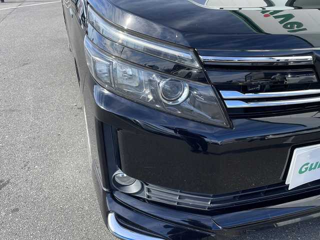 トヨタ ヴォクシー ハイブリッド V 茨城県 2015(平27)年 13.7万km ブラック 純正SDナビ(Bluetooth/バックカメラ/フルセグTV)/LEDオートライト/USB入力端子/スマートキー/ETC/冷房WAC/純正フロアマット/シートヒーター/両側パワースライドドア