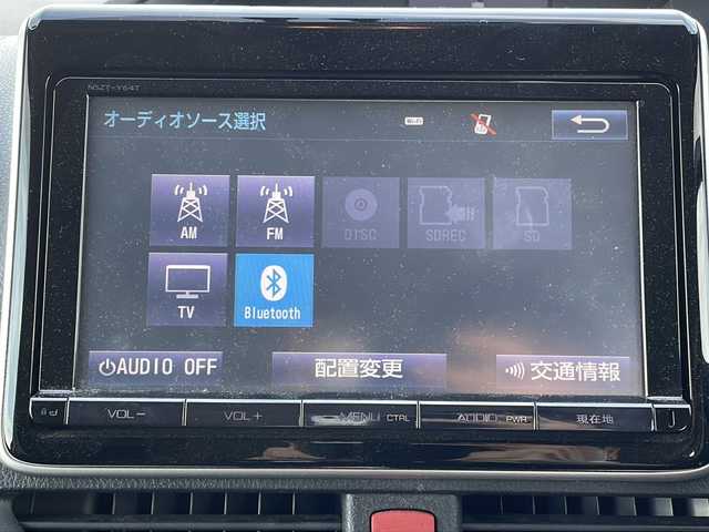 トヨタ ヴォクシー ハイブリッド V 茨城県 2015(平27)年 13.7万km ブラック 純正SDナビ(Bluetooth/バックカメラ/フルセグTV)/LEDオートライト/USB入力端子/スマートキー/ETC/冷房WAC/純正フロアマット/シートヒーター/両側パワースライドドア