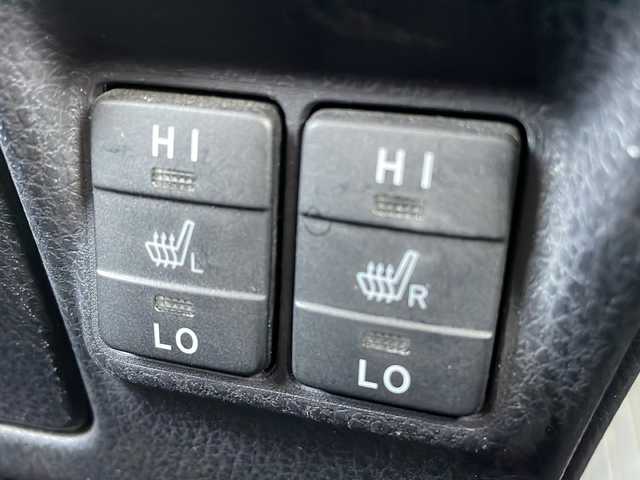 トヨタ ヴォクシー ハイブリッド V 茨城県 2015(平27)年 13.7万km ブラック 純正SDナビ(Bluetooth/バックカメラ/フルセグTV)/LEDオートライト/USB入力端子/スマートキー/ETC/冷房WAC/純正フロアマット/シートヒーター/両側パワースライドドア