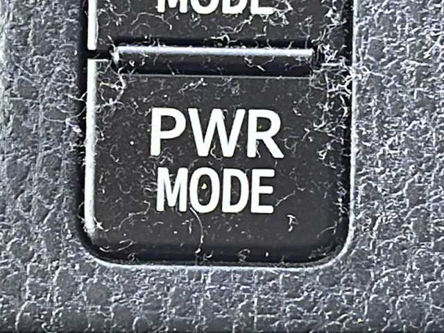 トヨタ ヴォクシー ハイブリッド V 茨城県 2015(平27)年 13.7万km ブラック 純正SDナビ(Bluetooth/バックカメラ/フルセグTV)/LEDオートライト/USB入力端子/スマートキー/ETC/冷房WAC/純正フロアマット/シートヒーター/両側パワースライドドア