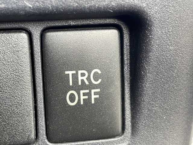 トヨタ ヴォクシー ハイブリッド V 茨城県 2015(平27)年 13.7万km ブラック 純正SDナビ(Bluetooth/バックカメラ/フルセグTV)/LEDオートライト/USB入力端子/スマートキー/ETC/冷房WAC/純正フロアマット/シートヒーター/両側パワースライドドア