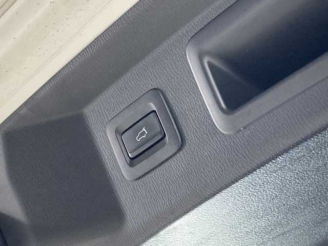 マツダ ＣＸ－８ XD Lパッケージ 沖縄県 2019(平31)年 6.5万km スノーフレイクホワイトパールマイカ 県外仕入れ/禁煙車/BOSEサウンドシステム/純正ナビ/フルセグTV/360°カメラ/レザーシート/メモリーシート/ベンチレーション/パワーバックドア/ルーフレール/ブラインドスポットモニター/ヘッドアップディスプレイ/純正ドライブレコーダー/純正アルミホイール/LEDヘッドライト/オートハイビーム